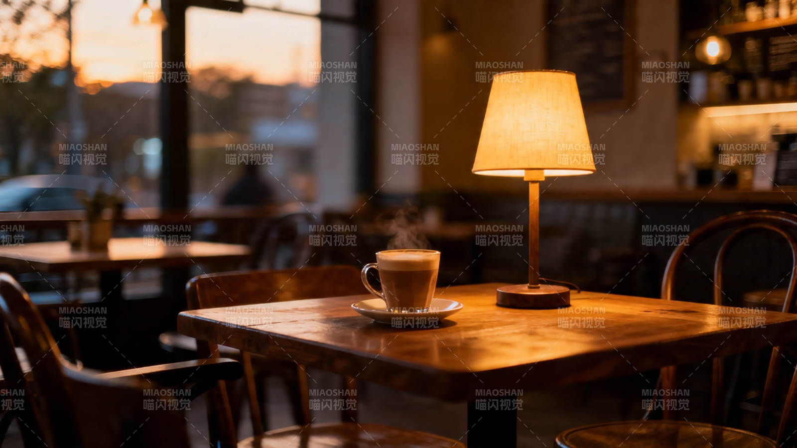 暖灯伴咖啡 黄昏咖啡馆图片