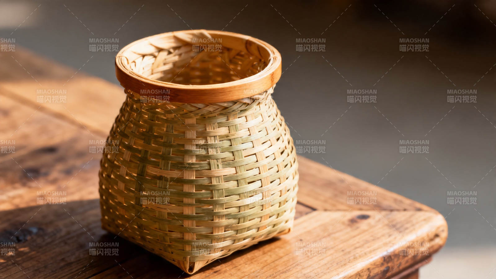 竹编小篮 古朴雅致图片