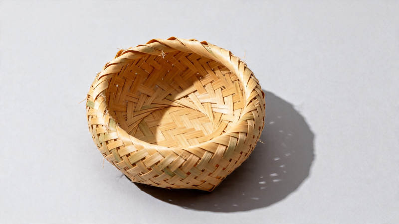 竹编小篮 光影静美图片