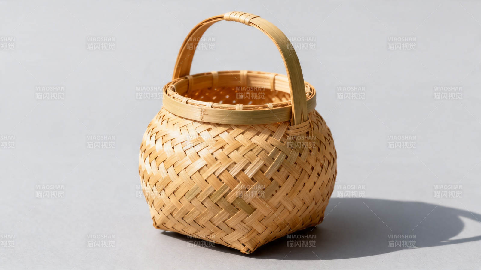 竹编小篮 古朴雅致图片