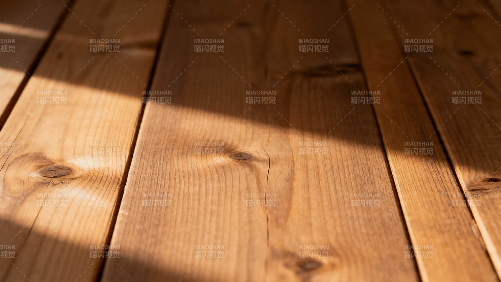阳光木纹地板特写图片