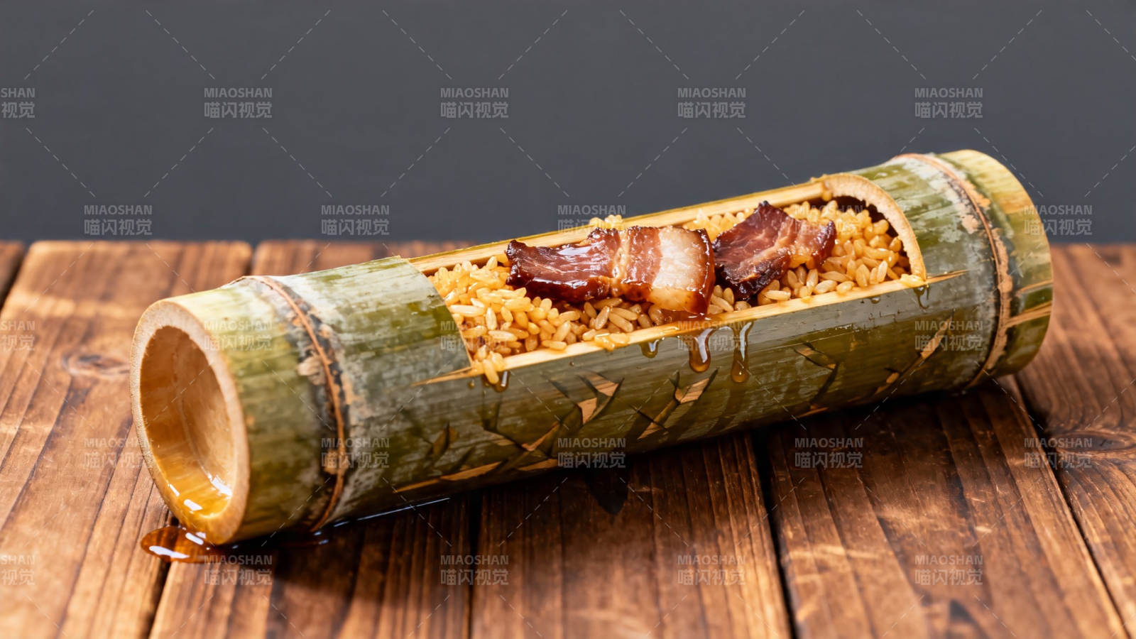 竹筒腊肉饭 香糯诱人图片