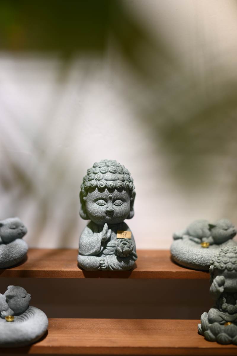 小佛静坐 禅意悠然图片