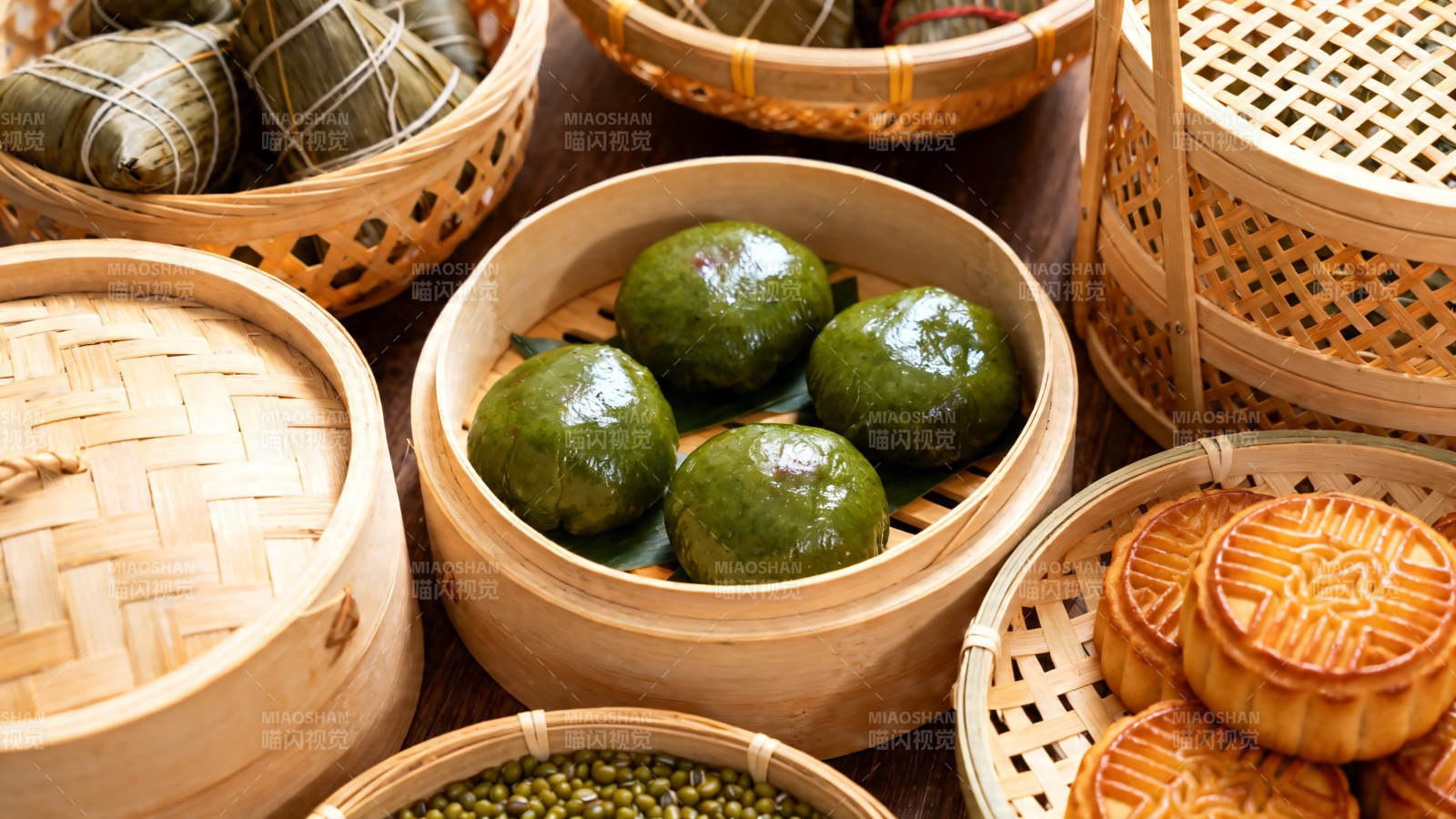 竹笼盛青团月饼粽图片