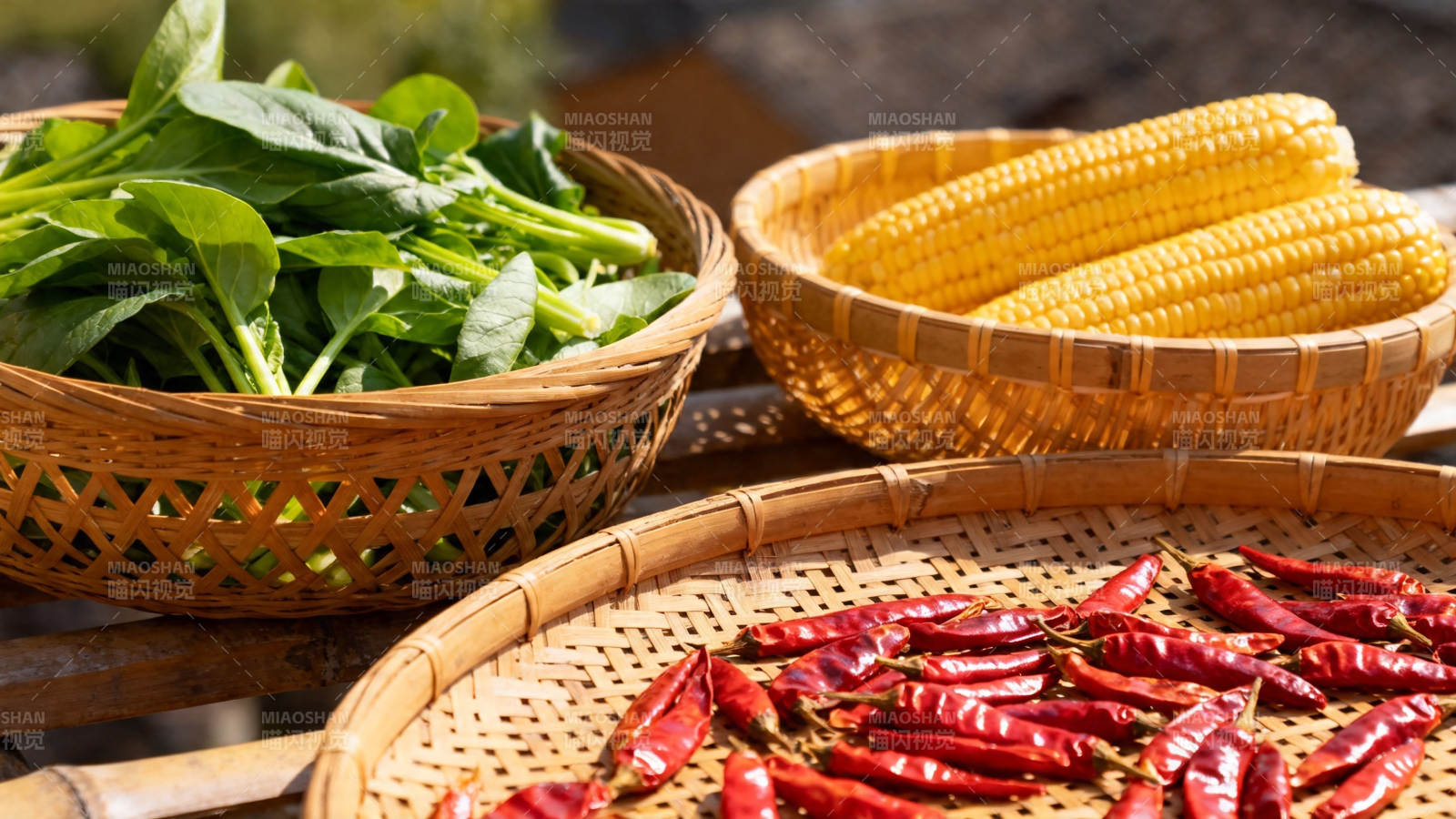 篮中蔬果 玉米辣椒菠菜图片