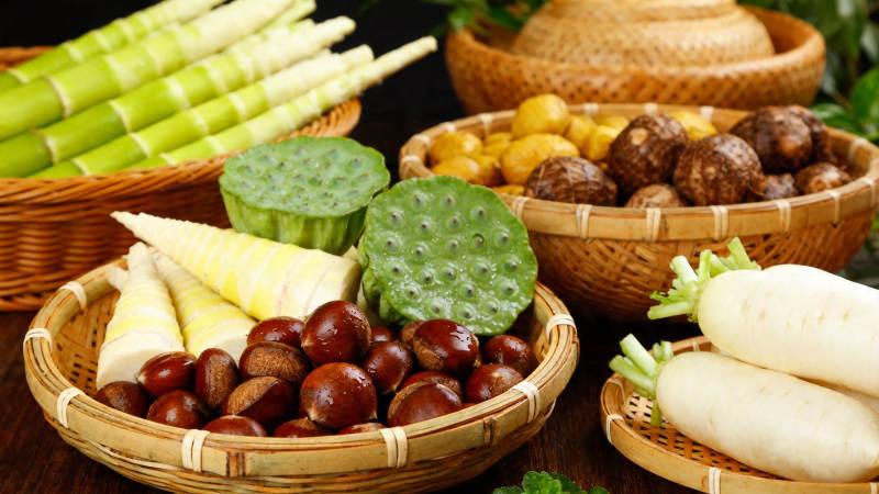 竹篮盛鲜蔬 秋日丰收景图片