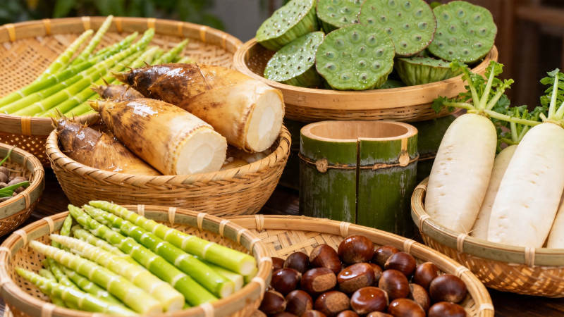 竹篮盛鲜蔬 秋日丰收景图片