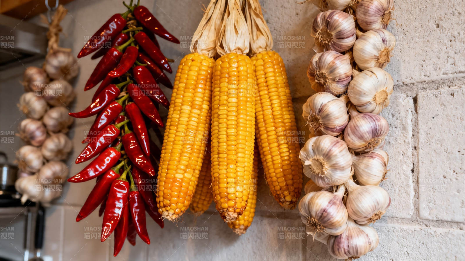 玉米辣椒蒜头挂墙香图片