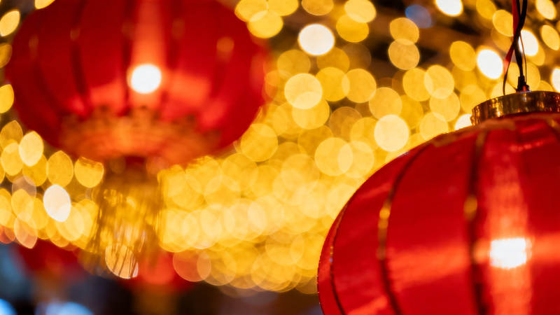 红灯笼映暖光 节庆氛围浓图片