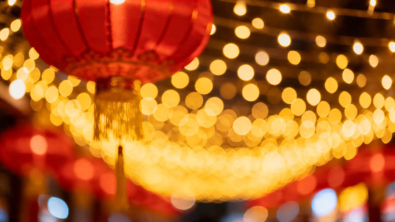 红灯笼映暖光 年味浓图片