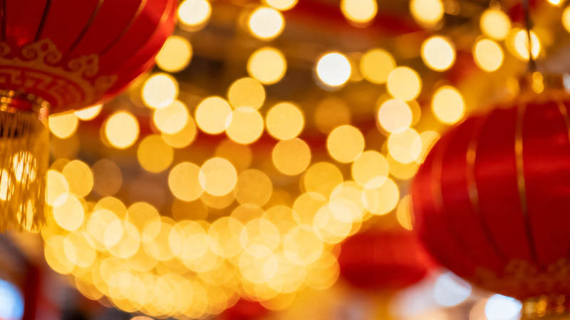 红灯笼映暖光 年味浓图片