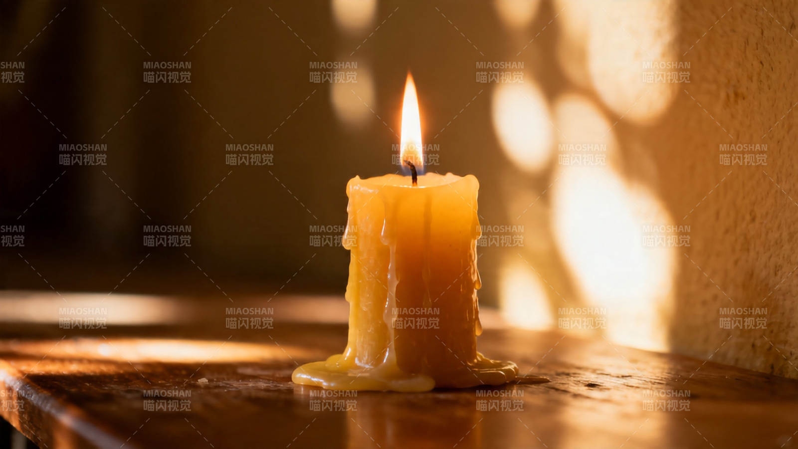 烛光摇曳 暖意融融图片