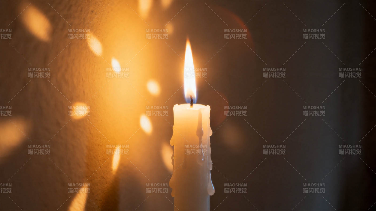 烛光摇曳 温暖静谧夜图片