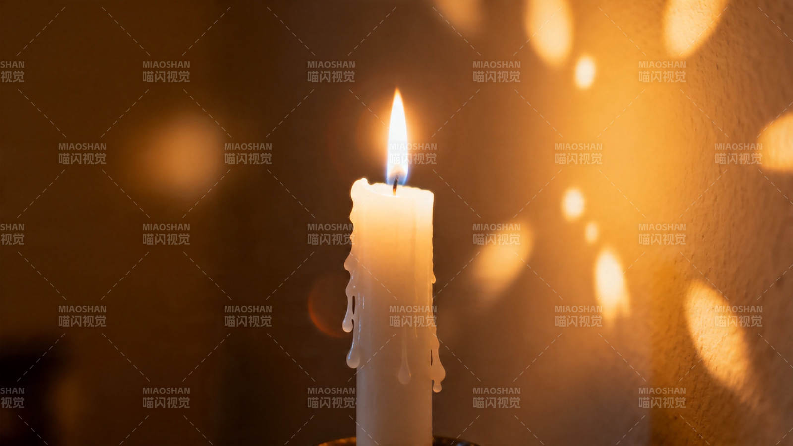 烛光摇曳 暖意融融图片