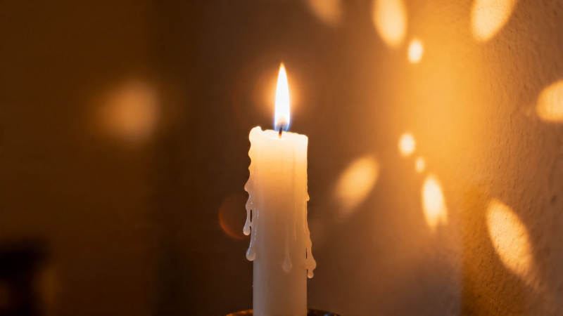 烛光摇曳 暖意融融图片