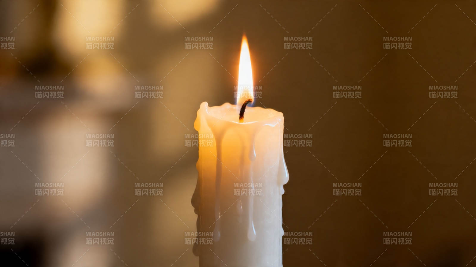 烛光摇曳 温暖静谧图片