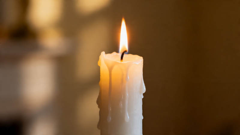 烛光摇曳 温暖静谧图片