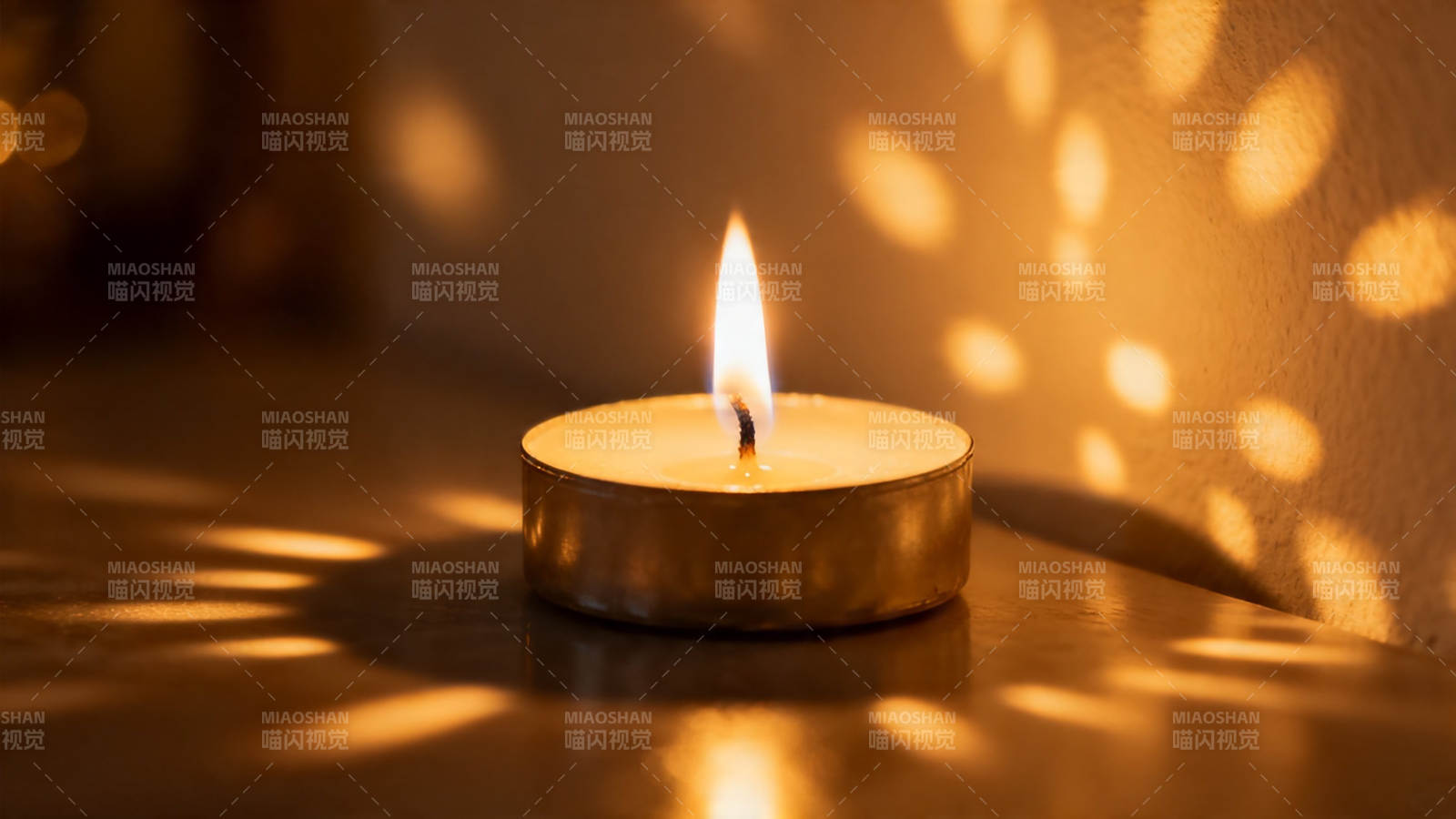 烛光摇曳 暖意融融图片