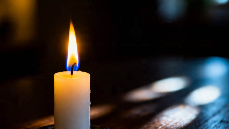 烛光摇曳 静夜微光图片