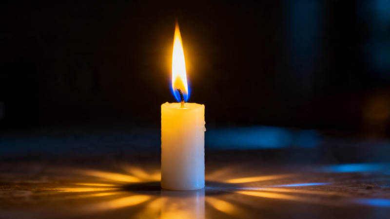 烛光摇曳 静谧温暖夜图片