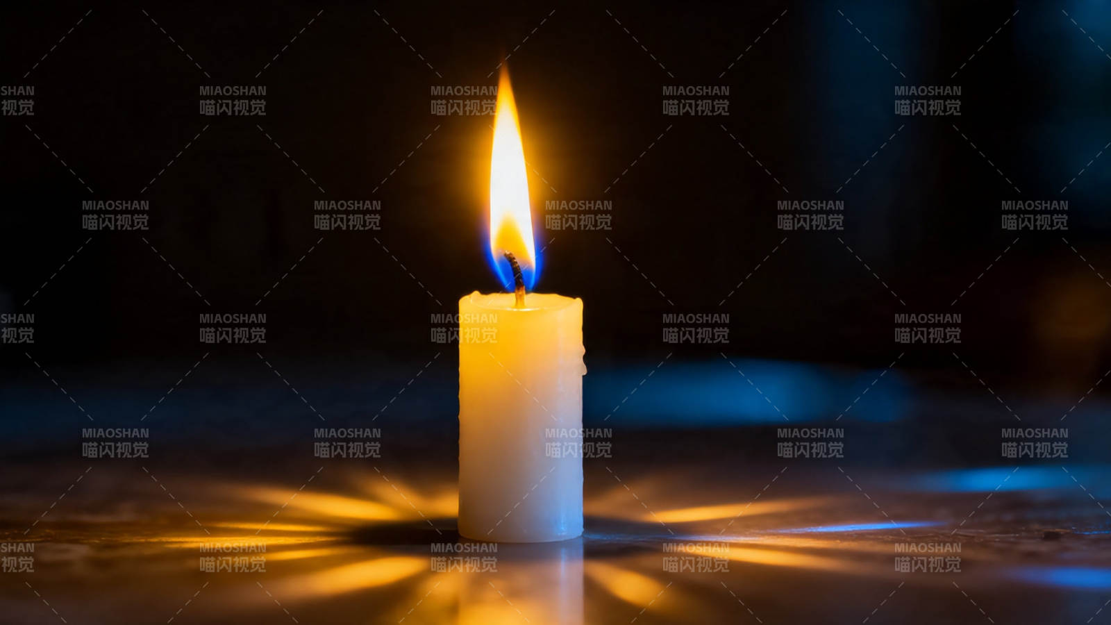 烛光摇曳 静谧温暖夜图片