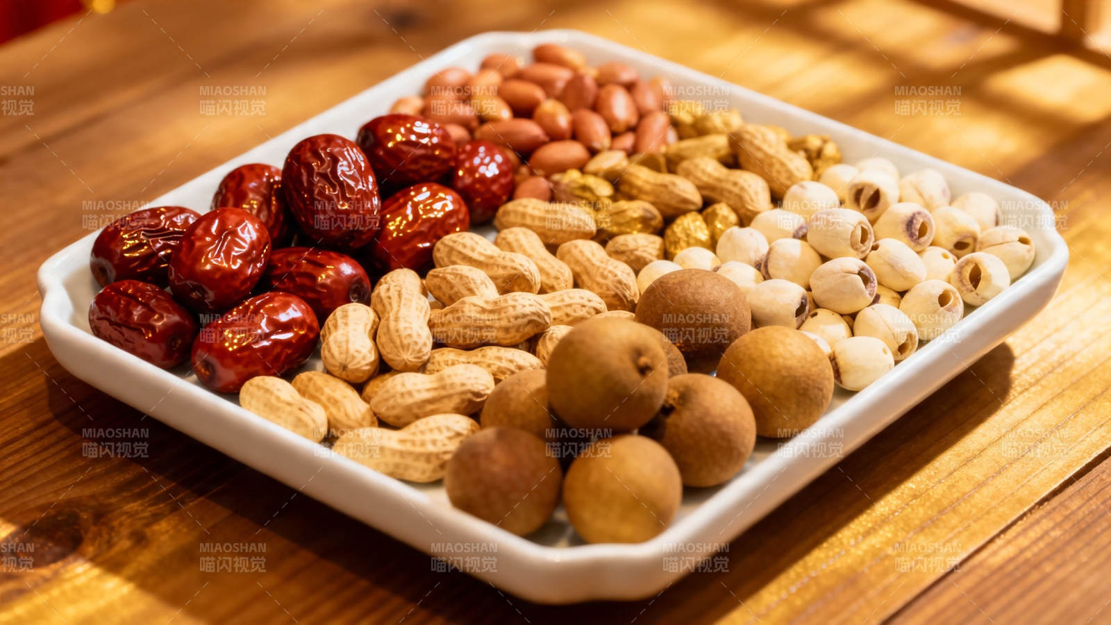 养生坚果红枣拼盘图片