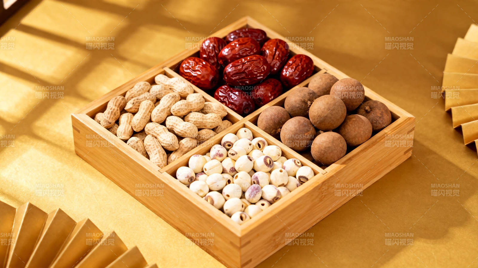 四格木盒盛坚果红枣莲子图片
