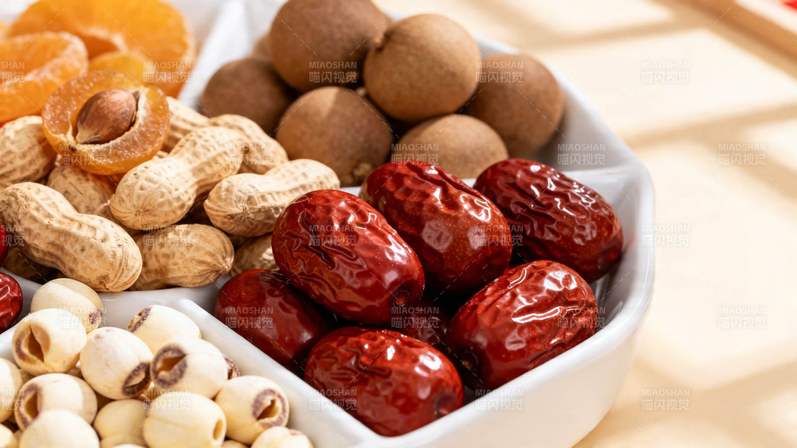 坚果红枣莲子养生拼盘图片