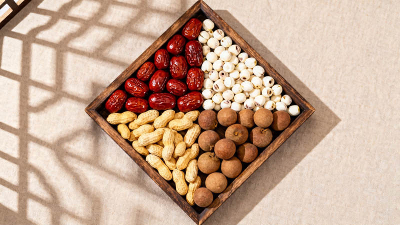 四格坚果果干礼盒图片