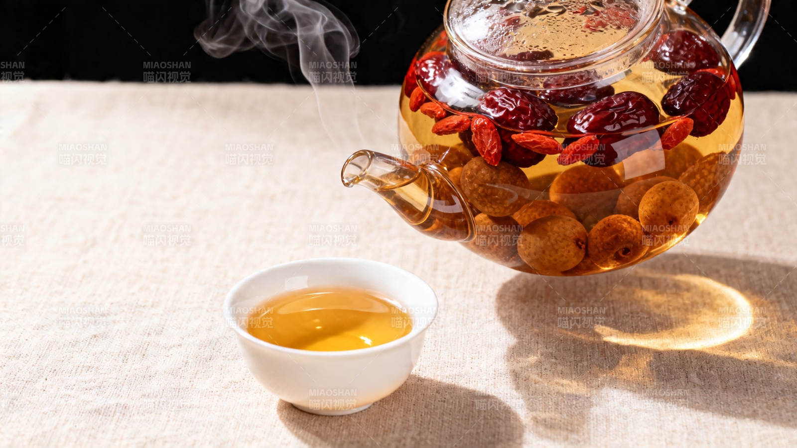 养生茶暖香四溢图片