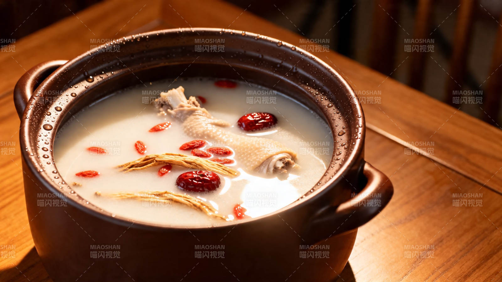 滋补鸡汤 暖身养颜佳品图片