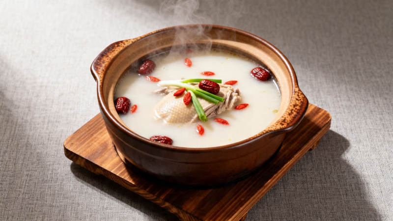 枸杞红枣炖鸡汤图片