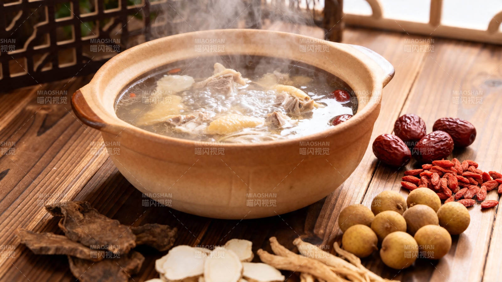 养生药膳汤 滋补暖身心图片