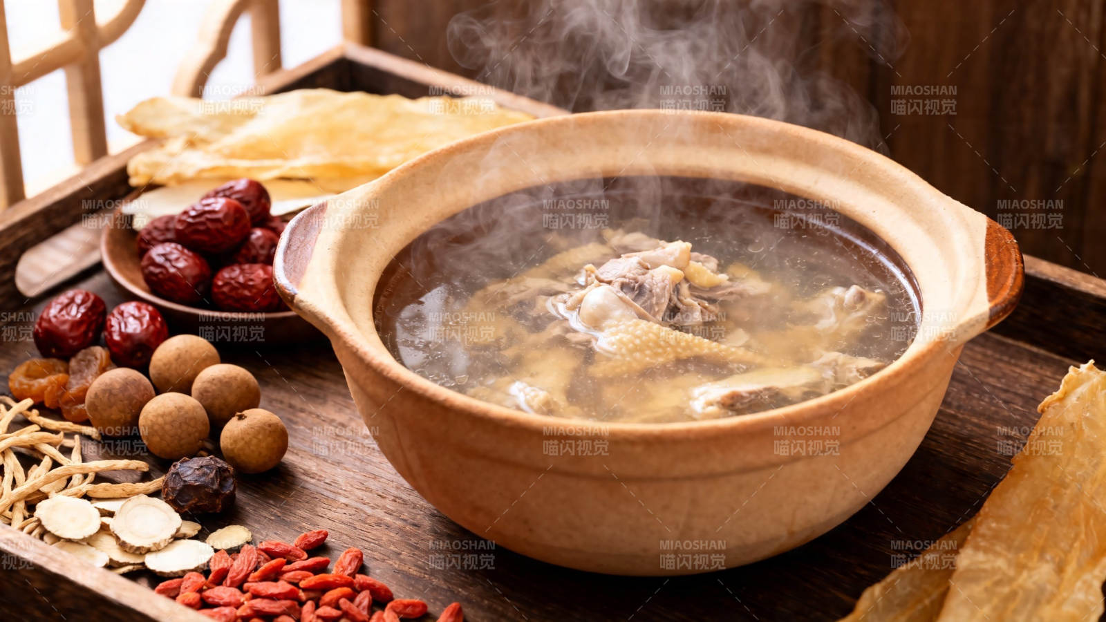 滋补药膳鸡汤 养生暖身佳品图片