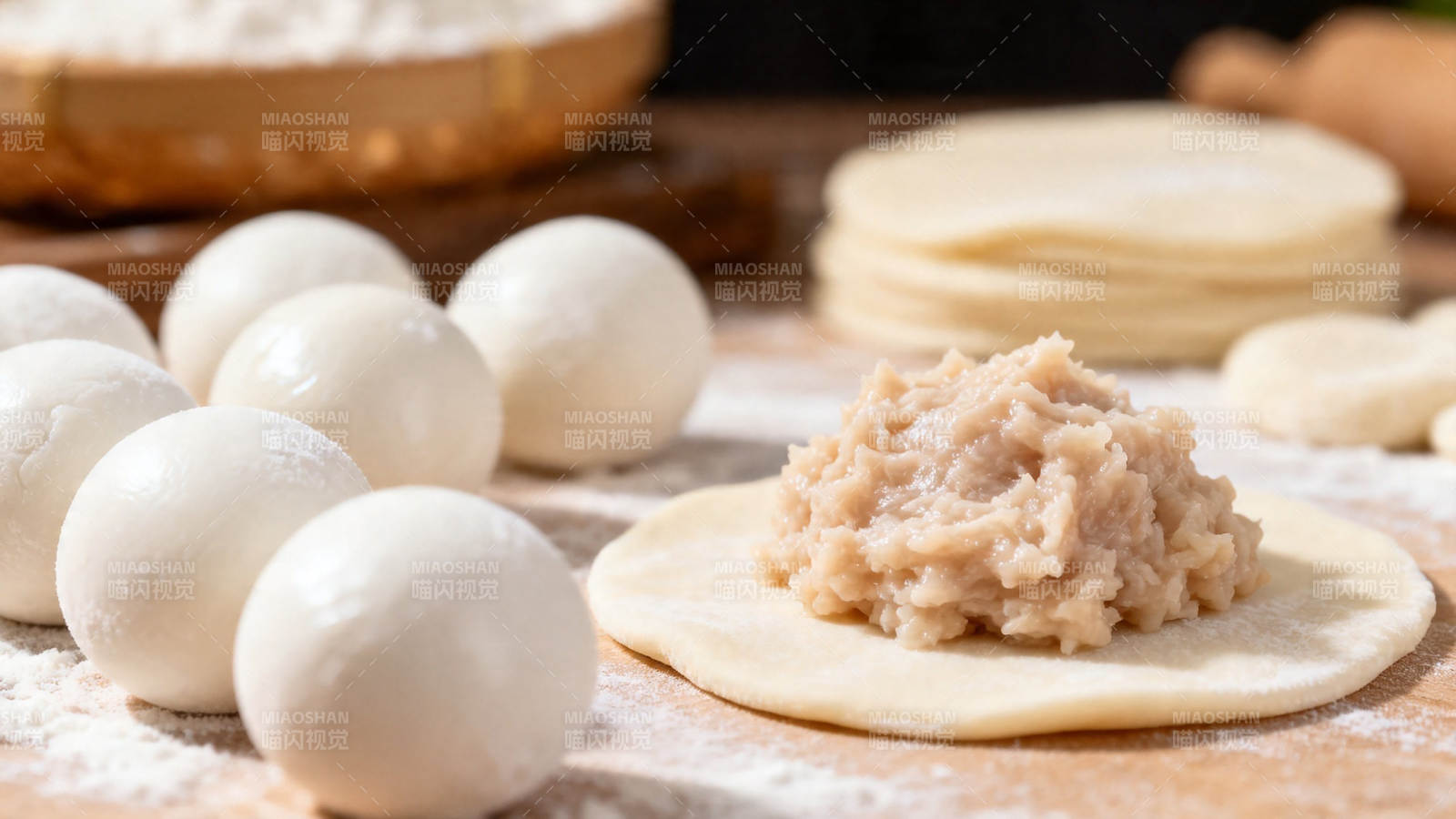 包饺子 面团与馅料准备中图片