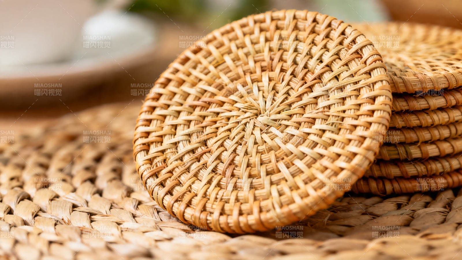 藤编杯垫 自然雅致图片