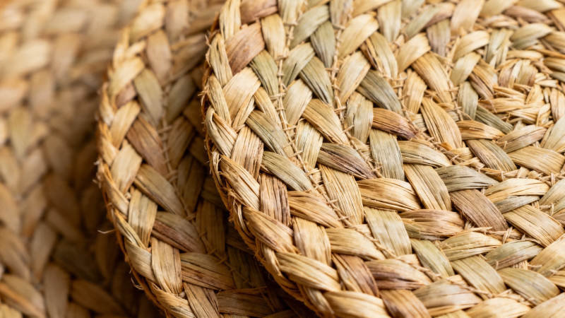 草编圆盘 自然纹理之美图片