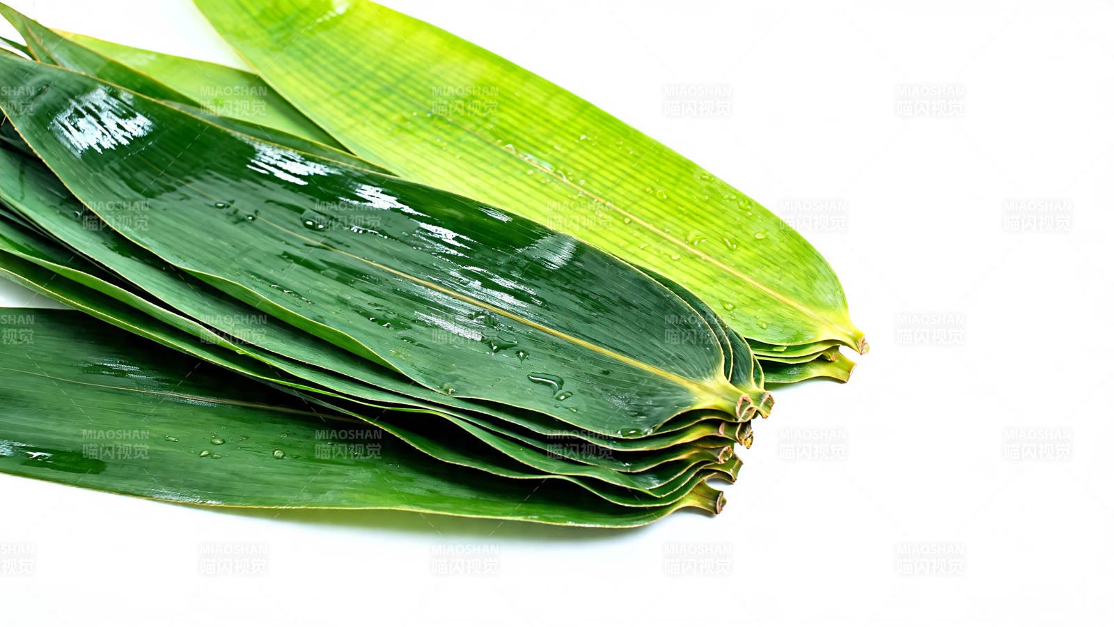 翠绿粽叶叠放 清新自然图片