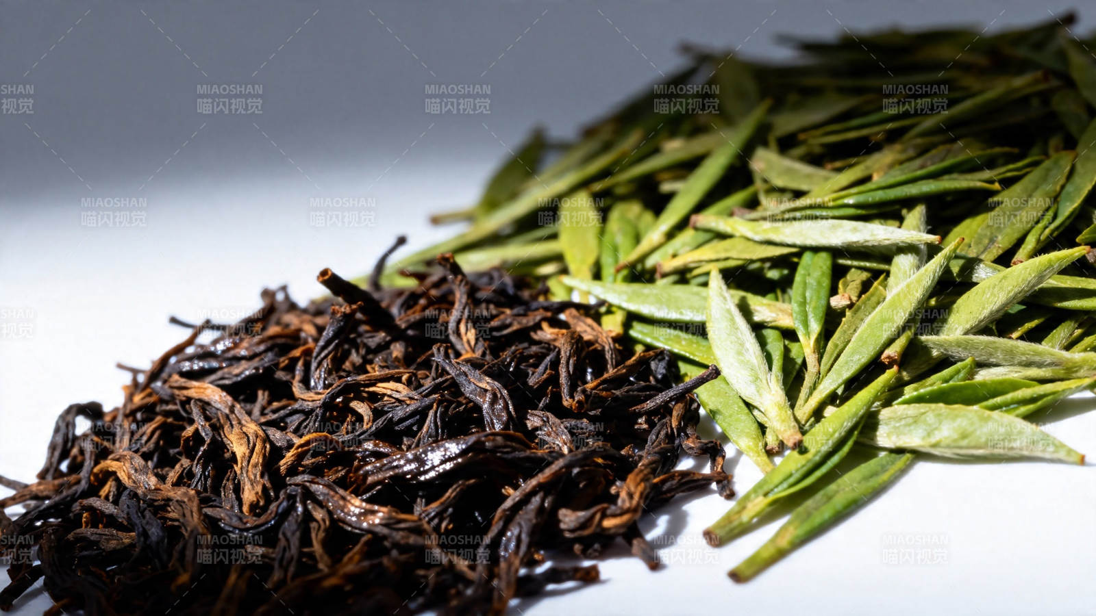 绿茶与红茶对比图图片