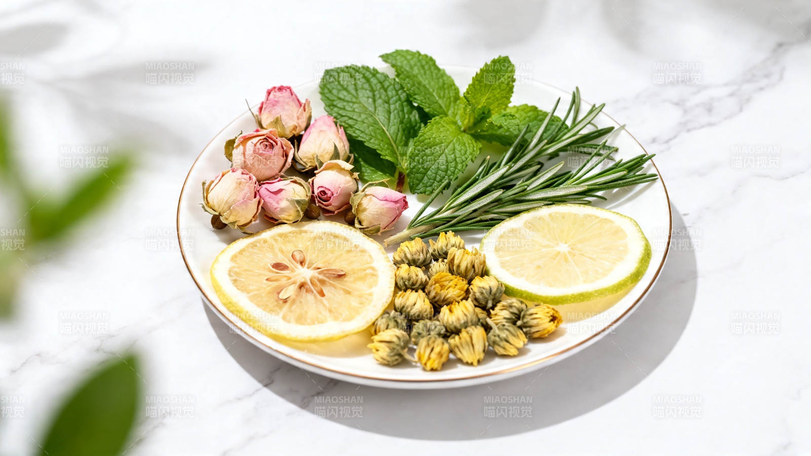 柠檬薄荷玫瑰茶料盘图片