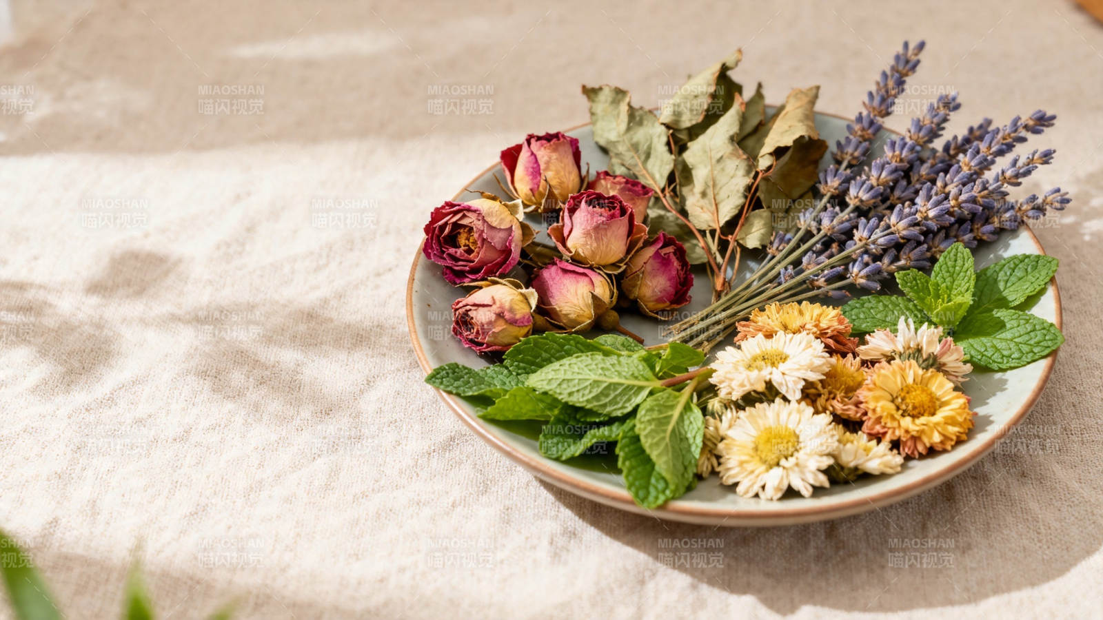 干花香草静物盘图片