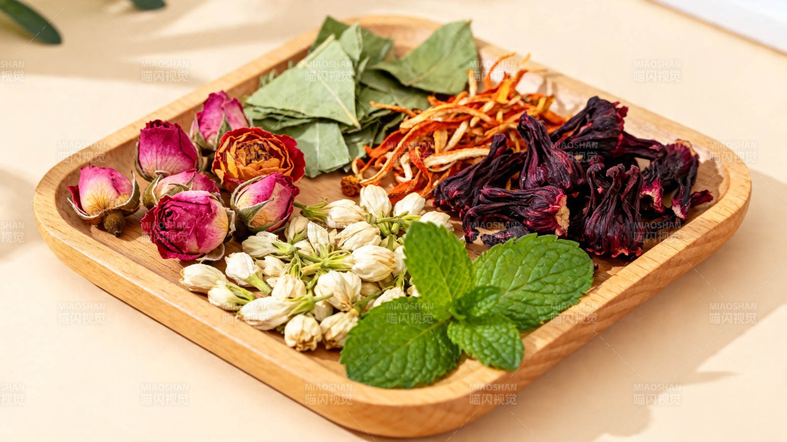 花草茶原料木盘陈列图片