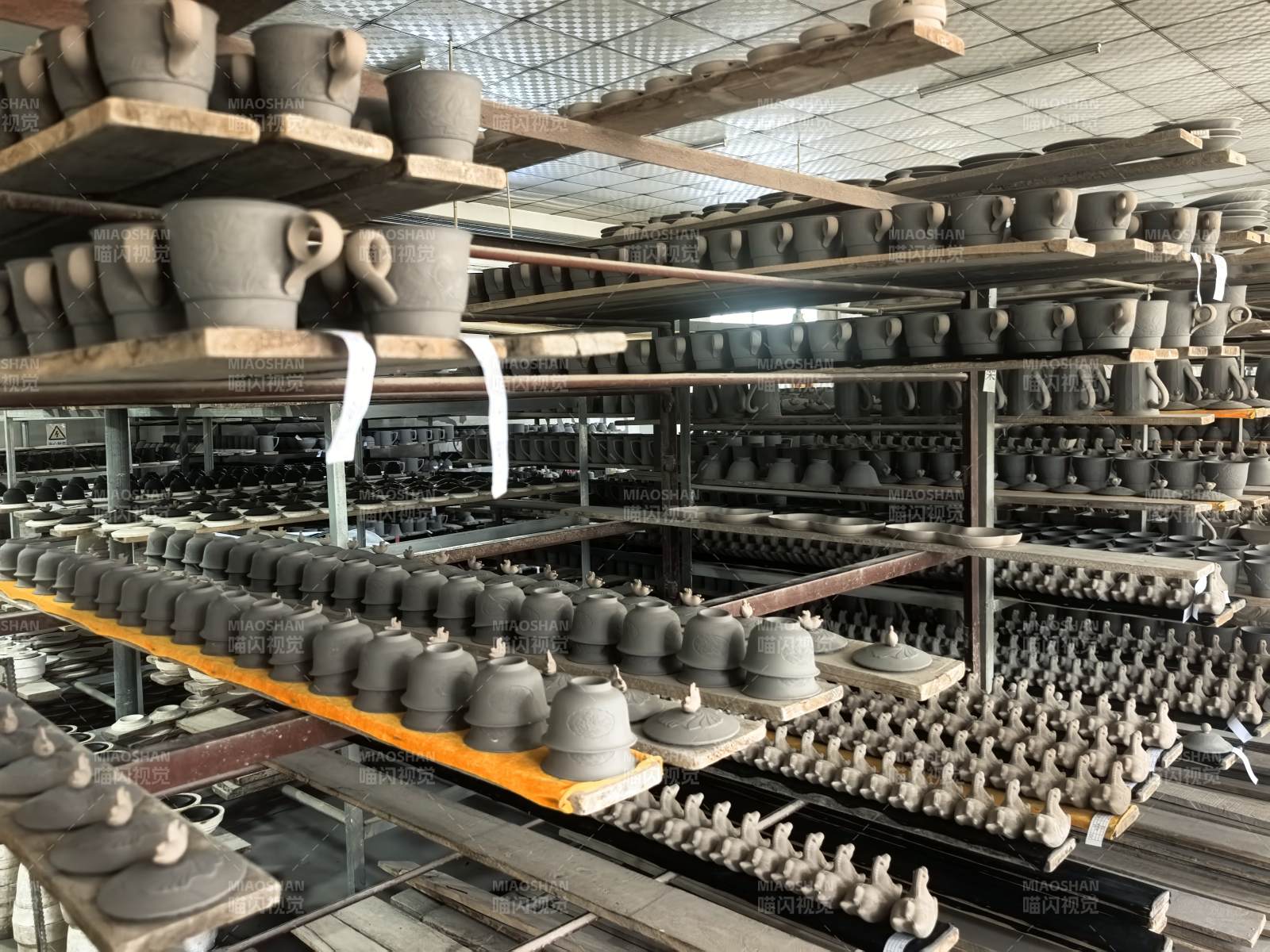 陶瓷工厂货架陈列图图片