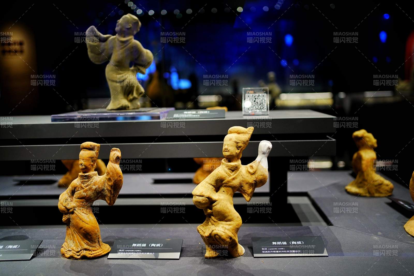 唐代乐舞俑展陈图片