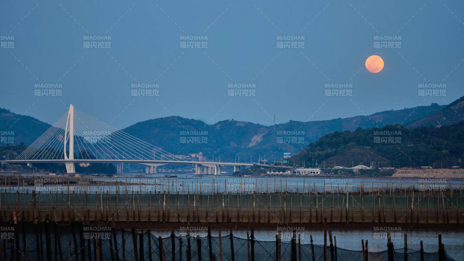 月升桥畔 山海静默图片