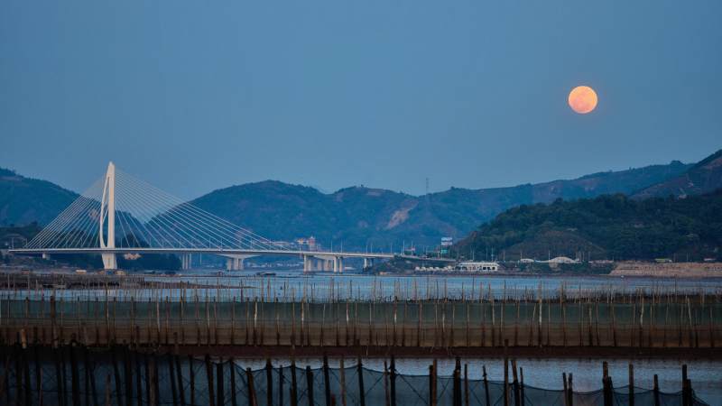 月升桥畔 山海静默图片