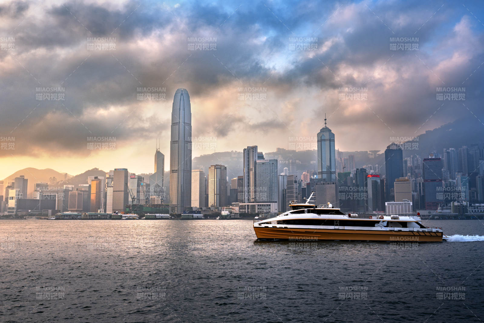 维港夕照 渡轮穿城行图片