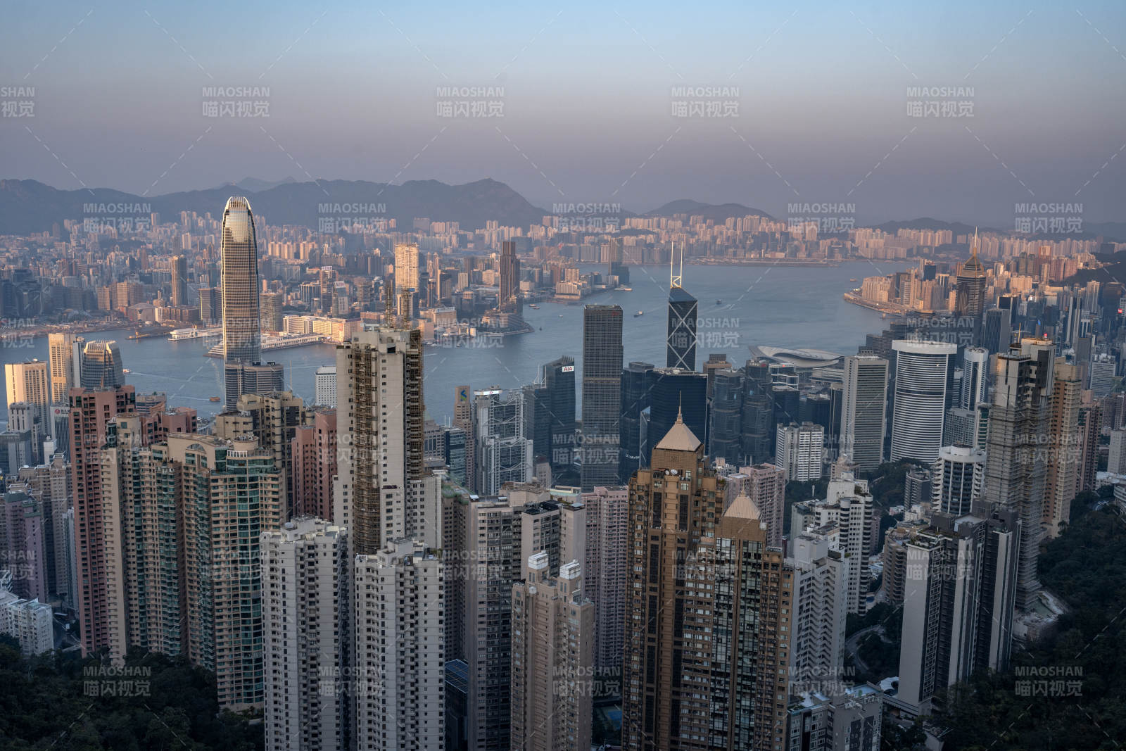 香港天际线黄昏全景图片