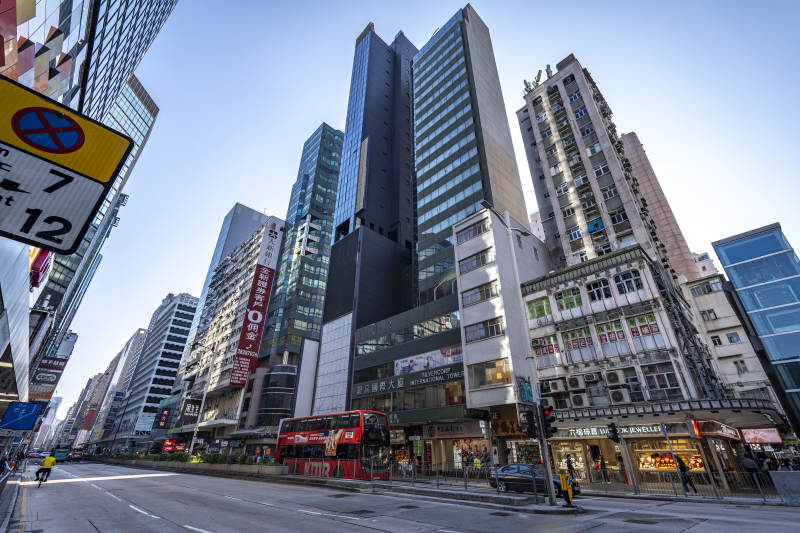 香港街头高楼林立景象图片