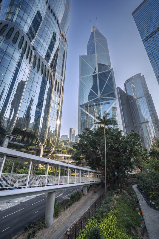 香港中环摩天楼群与天桥图片
